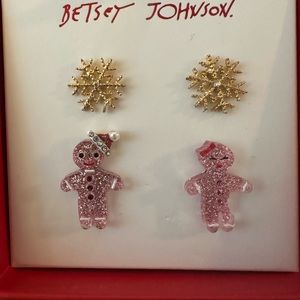 NEW IN BOX!! Adorable Betsy Johnson Holiday Earrings